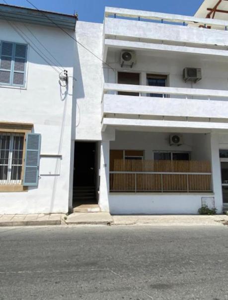 Noer Hostel Larnaca Exterior photo